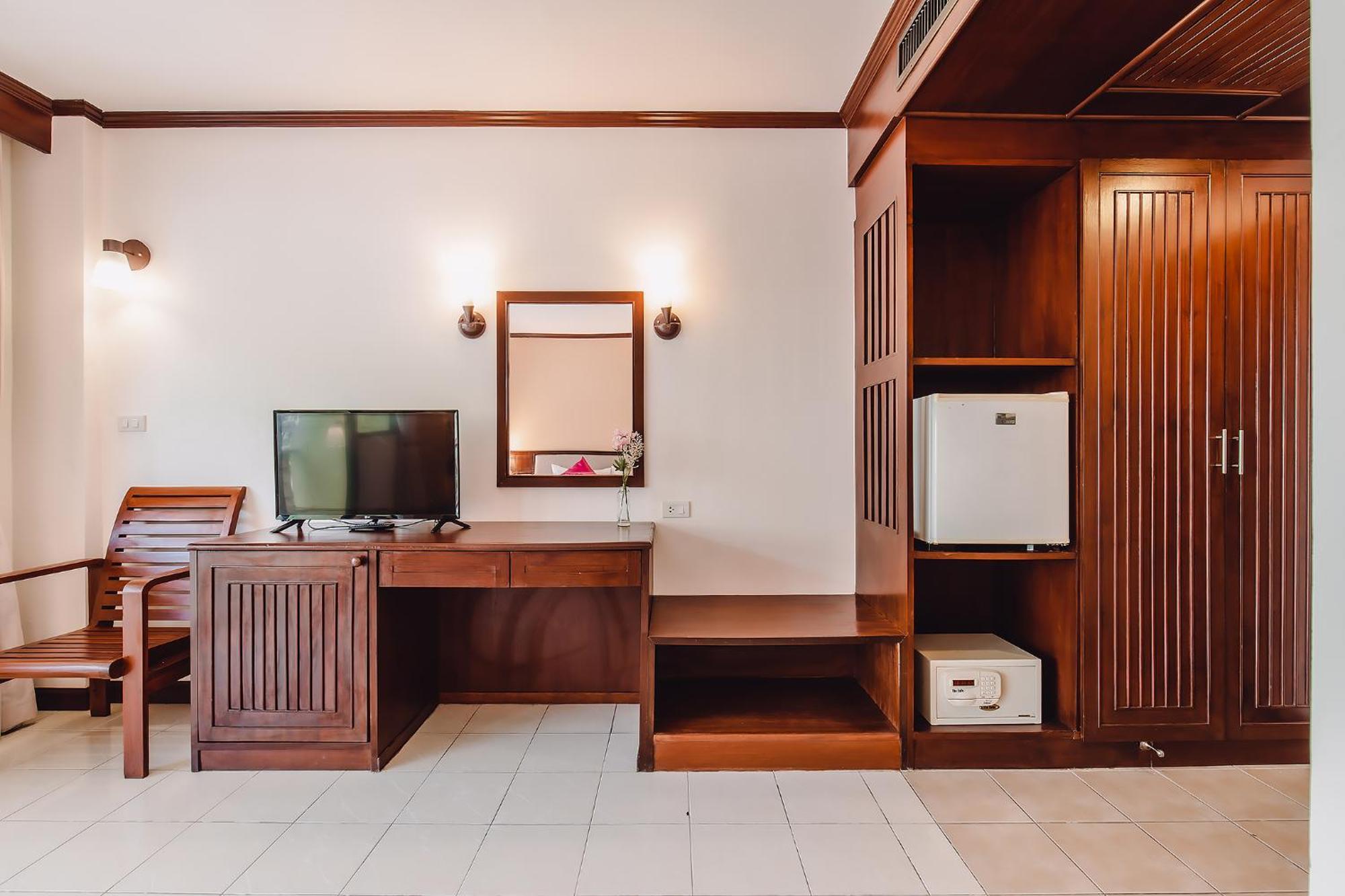 Bauman-Ville Hotel Patong Extérieur photo